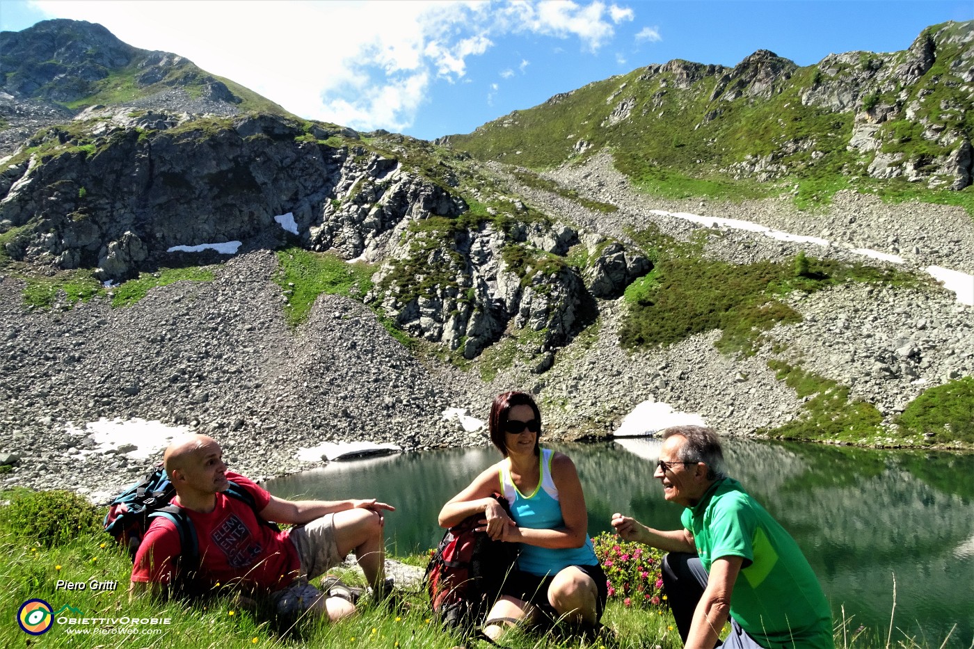 04 Un attimo di sosta al Lago di porcile di sopra (2095 m).JPG